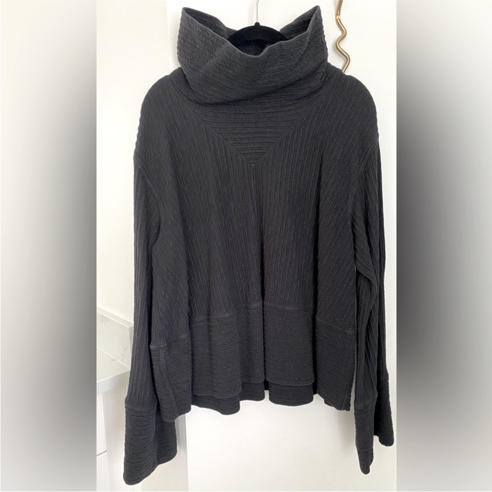 Lululemon Slight Crop Turtleneck Sweatshirt